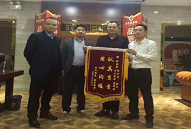 4.1日客戶送來感謝錦旗：認真負責，用心溝通