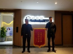 新思路裝飾怎么樣？業(yè)主送的錦旗就是答案！